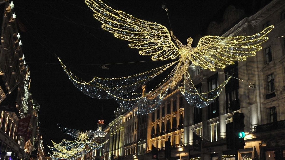 Londýnské ulice již lákají na vánoční atmosféru